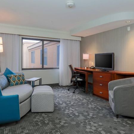 Courtyard By Marriott Las Vegas Stadium Area Exteriör bild